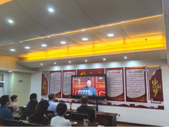 狗万直播供销社机关党支部组织党员干部收看中国人民抗日战争暨世界反法西斯战争胜利80周年纪念大会