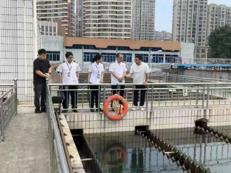 护航逐梦路 健康伴考行全力筑牢高考卫生安全防线
